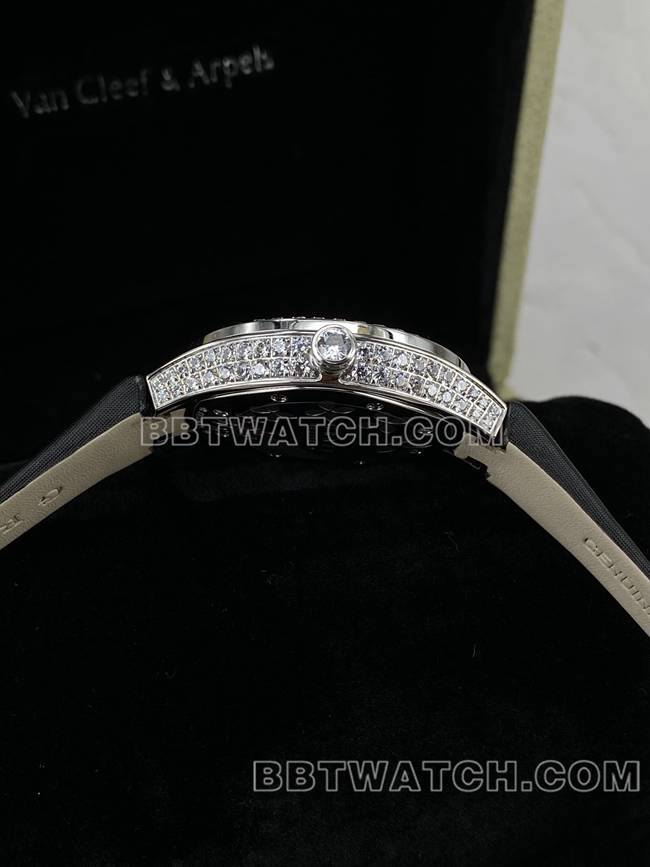 1:1复刻手表格拉芙VCA厂蓝宝石钻石33mm石英机芯侧面实拍图