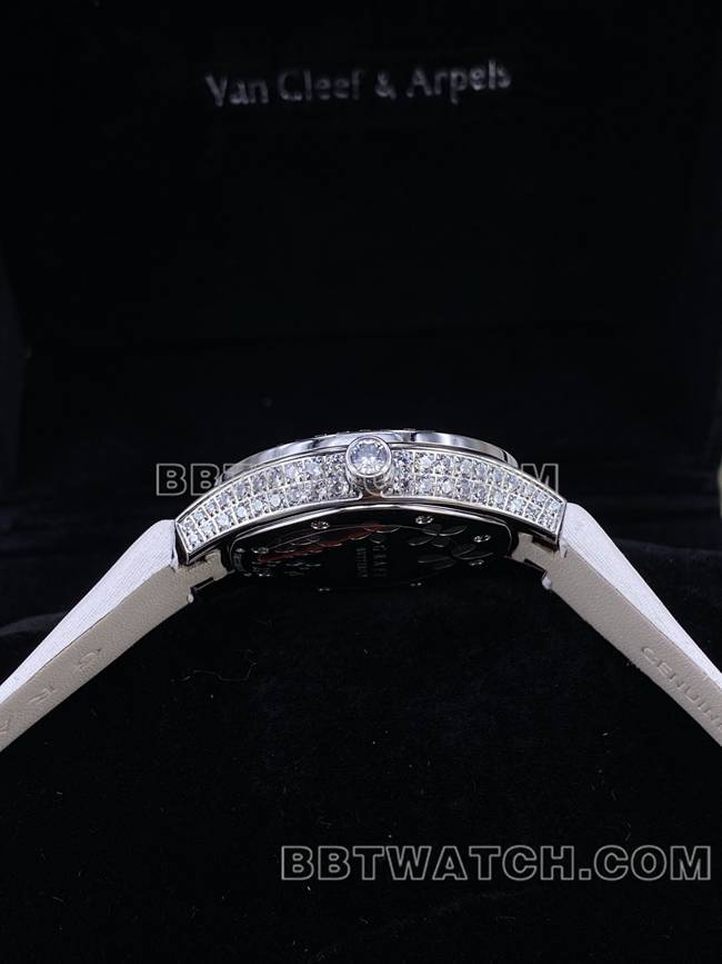 超级克隆手表VCA厂格拉芙蓝宝石钻石33mm石英机芯侧面实拍图