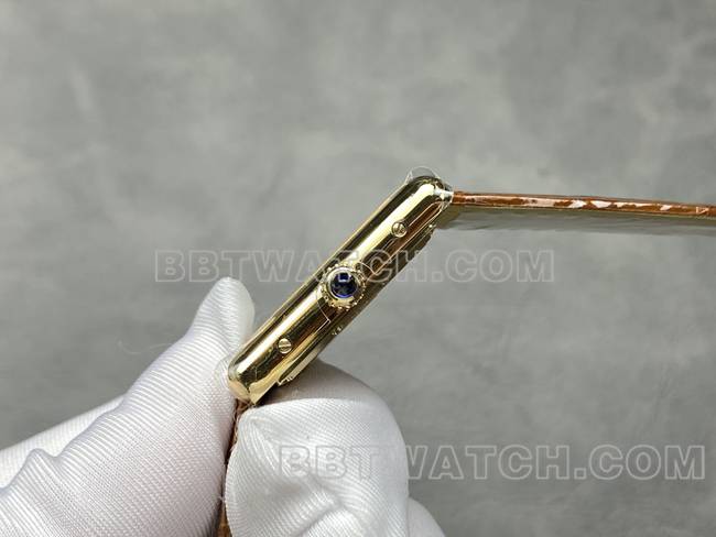 顶级复刻手表坦克DR厂卡地亚银白盘石英棕色皮表带侧面实拍图