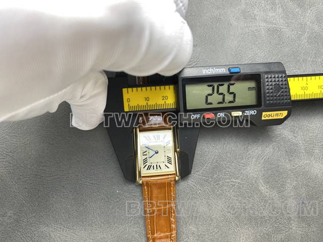 顶级复刻手表坦克DR厂卡地亚银白盘石英棕色皮表带正面实拍图