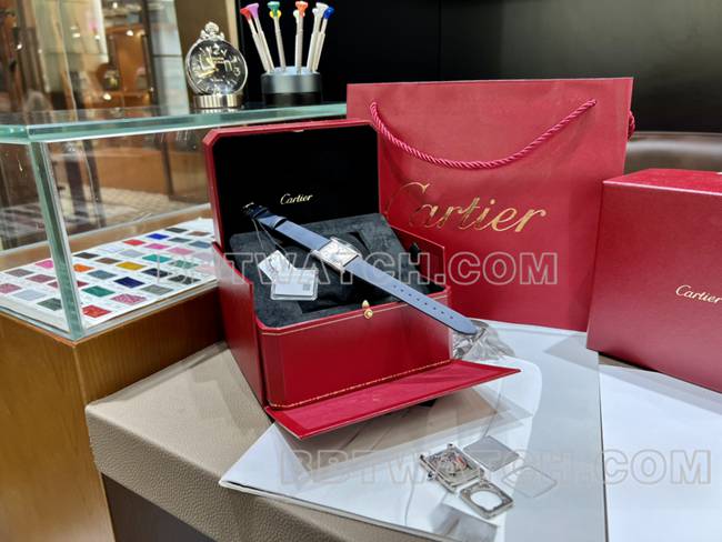 最优复刻手表坦克DR厂卡地亚银白盘钻圈石英蓝色皮表带正面实拍图