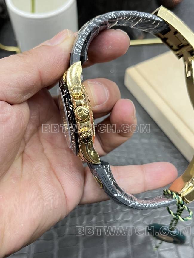 最优复刻手表迪通拿金盘CBD厂劳力士黄金4130机械侧面实拍图