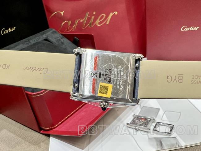 最优复刻手表坦克DR厂卡地亚银白盘钻圈石英蓝色皮表带背面实拍图