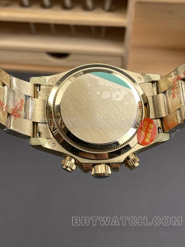 1:1复刻手表迪通拿绿盘CBD厂劳力士黄金4130机械背面实拍图
