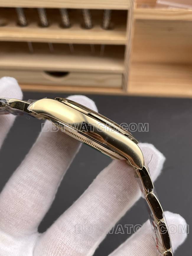 1:1复刻手表迪通拿绿盘CBD厂劳力士黄金4130机械侧面实拍图