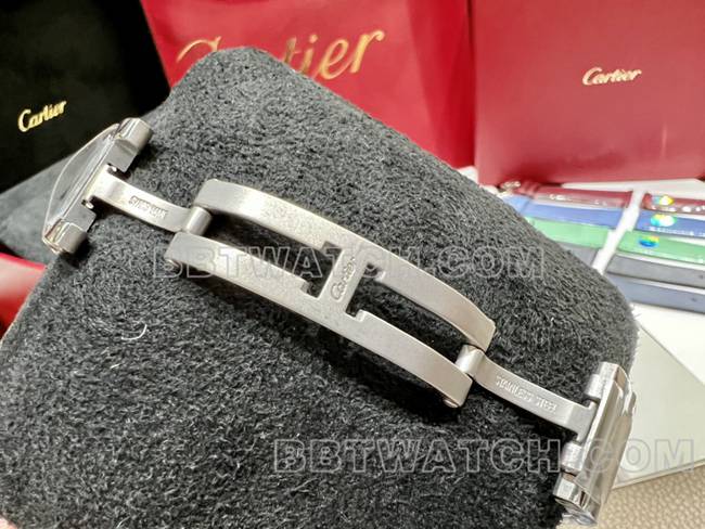 1:1复刻手表坦克DR厂卡地亚银白盘中号石英钢表带表扣实拍图