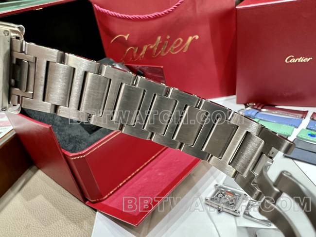 1:1复刻手表坦克DR厂卡地亚银白盘中号石英钢表带表带实拍图