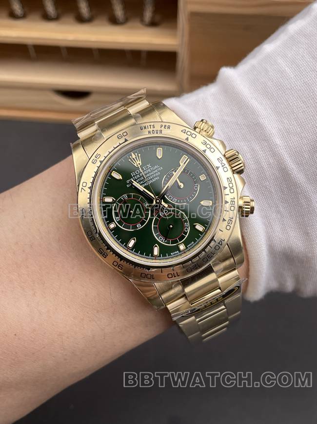 1:1复刻手表迪通拿绿盘CBD厂劳力士黄金4130机械正面实拍图