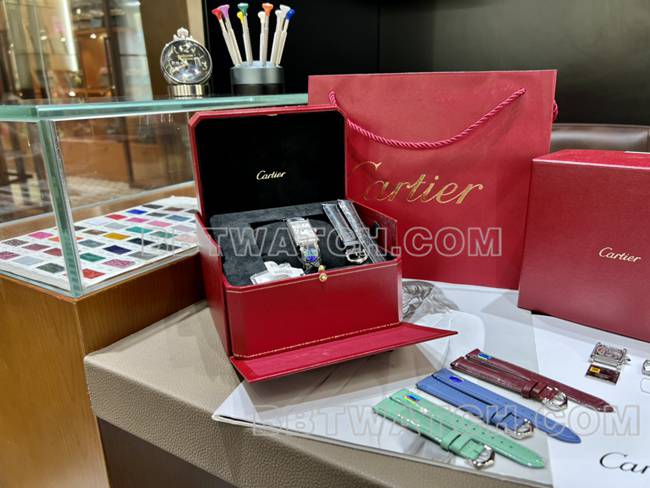 超级克隆手表坦克DR厂卡地亚银白盘石英钢表带正面实拍图