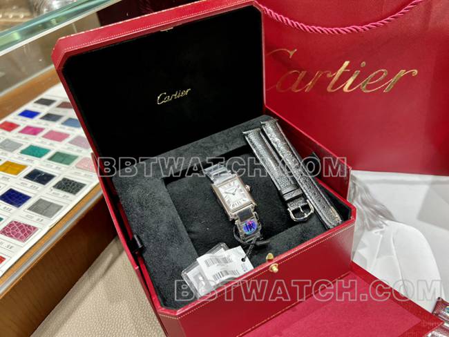 超级克隆手表坦克DR厂卡地亚银白盘石英钢表带正面实拍图