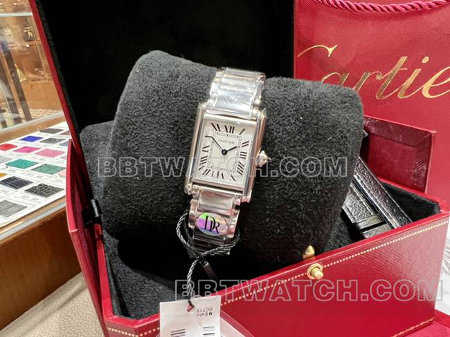 超级克隆手表坦克DR厂卡地亚银白盘石英钢表带正面实拍图