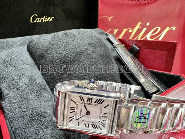 超级克隆手表坦克DR厂卡地亚银白盘石英钢表带正面实拍图