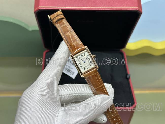 最佳复刻手表坦克DR厂卡地亚银白盘石英金棕色表带正面实拍图