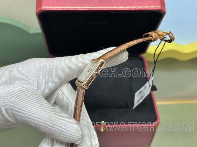 最佳复刻手表坦克DR厂卡地亚银白盘石英金棕色表带侧面实拍图