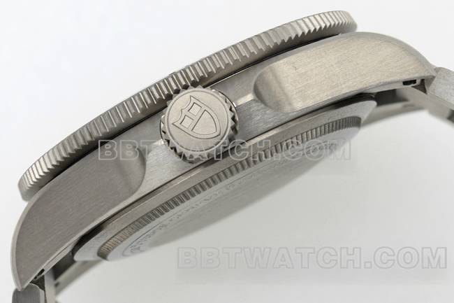 顶级复刻手表领潜型ZF厂帝舵黑盘M2543侧面实拍图