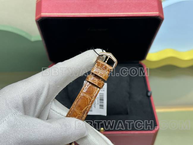 最佳复刻手表坦克DR厂卡地亚银白盘石英金棕色表带表扣实拍图