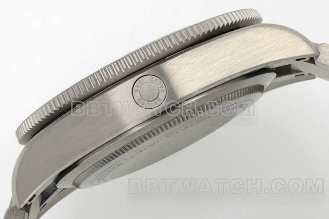 顶级复刻手表领潜型ZF厂帝舵黑盘M2543侧面实拍图