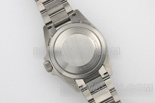 顶级复刻手表领潜型ZF厂帝舵黑盘M2543背面实拍图