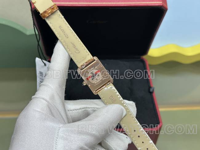 最佳复刻手表坦克DR厂卡地亚银白盘石英金棕色表带背面实拍图