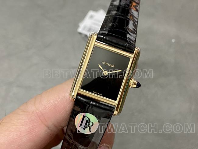 顶级复刻手表DR厂卡地亚坦克黑盘石英黑色表带正面实拍图
