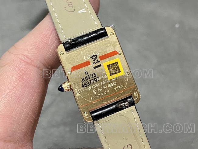 顶级复刻手表DR厂卡地亚坦克黑盘石英黑色表带背面实拍图