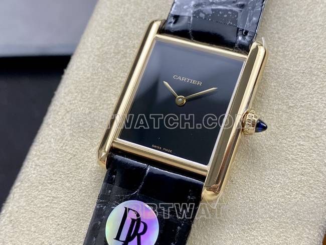 最优复刻手表DR厂卡地亚坦克黑盘金壳石英黑色表带正面实拍图