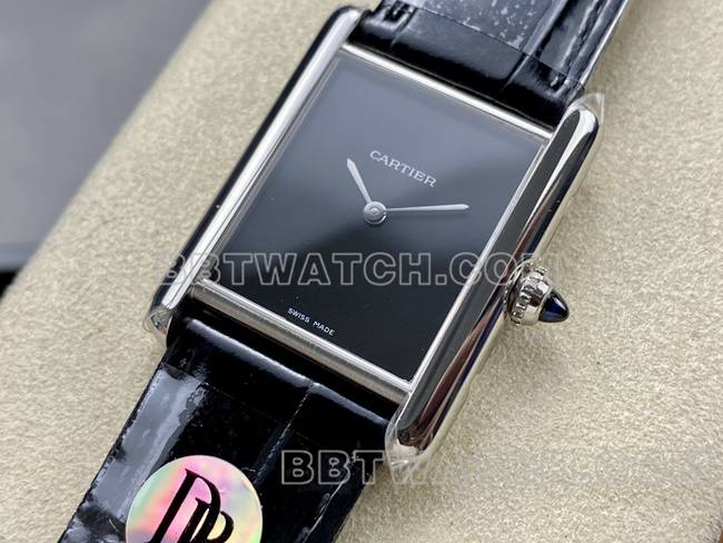 1:1复刻手表DR厂卡地亚坦克黑盘石英黑色表带正面实拍图