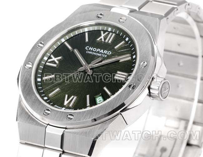 1:1复刻手表雪山傲翼GH厂萧邦绿盘41mm正面实拍图