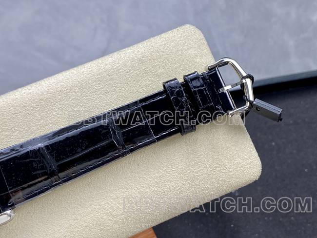 1:1复刻手表DR厂卡地亚坦克黑盘石英黑色表带表扣实拍图