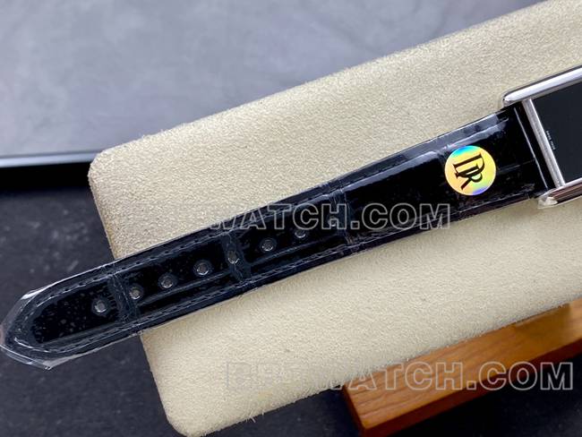 1:1复刻手表DR厂卡地亚坦克黑盘石英黑色表带表带实拍图