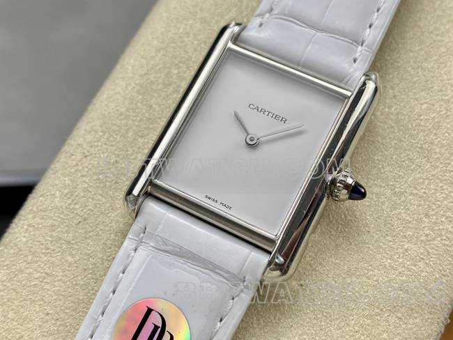 超级克隆手表DR厂卡地亚坦克白盘石英白色表带正面实拍图