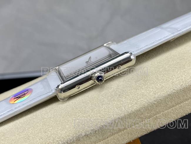 超级克隆手表DR厂卡地亚坦克白盘石英白色表带侧面实拍图