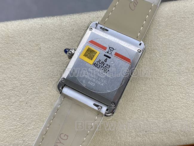 超级克隆手表DR厂卡地亚坦克白盘石英白色表带背面实拍图