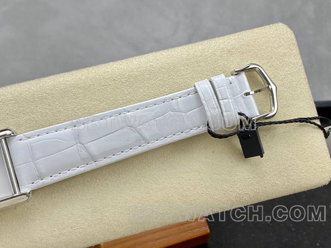 超级克隆手表DR厂卡地亚坦克白盘石英白色表带表扣实拍图