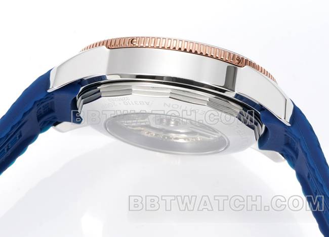 最佳复刻手表百年灵BLS厂超级海洋文化蓝盘橡胶表带侧面实拍图