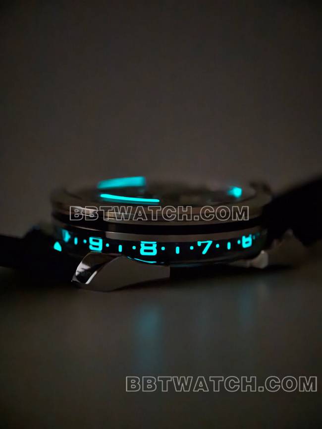 1:1复刻手表MB&F紫盘K1厂机械橡胶表带夜光实拍图