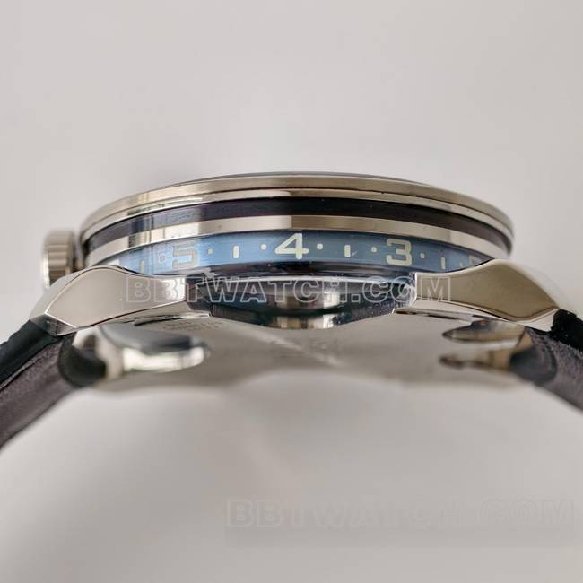 超级克隆手表MB&F蓝盘K1厂机械橡胶表带侧面实拍图