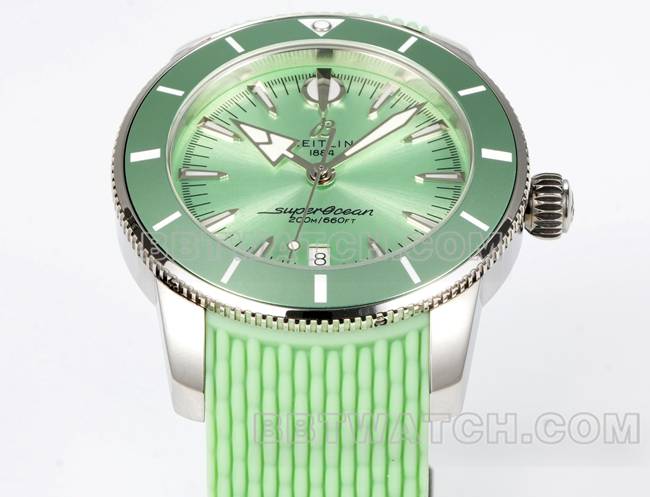 1:1复刻手表超级海洋文化BLS厂百年灵浅绿盘橡胶表带正面实拍图