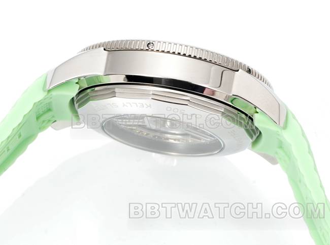 1:1复刻手表超级海洋文化BLS厂百年灵浅绿盘橡胶表带侧面实拍图