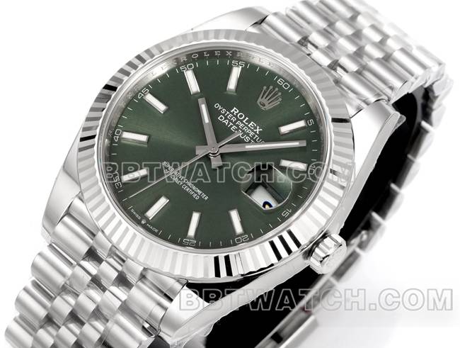 最佳复刻手表JF厂日志劳力士绿盘3235机械41毫米正面实拍图