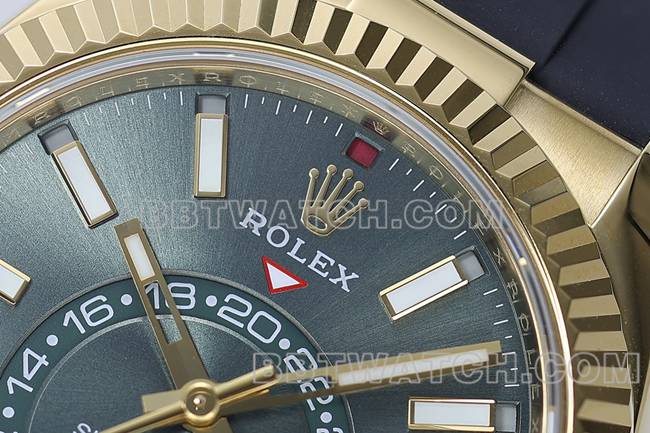 最优复刻手表ZF厂纵航者劳力士黑盘9002机械橡胶表带正面实拍图