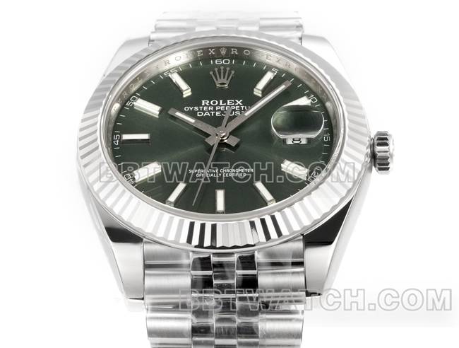 最佳复刻手表JF厂日志劳力士绿盘3235机械41毫米正面实拍图