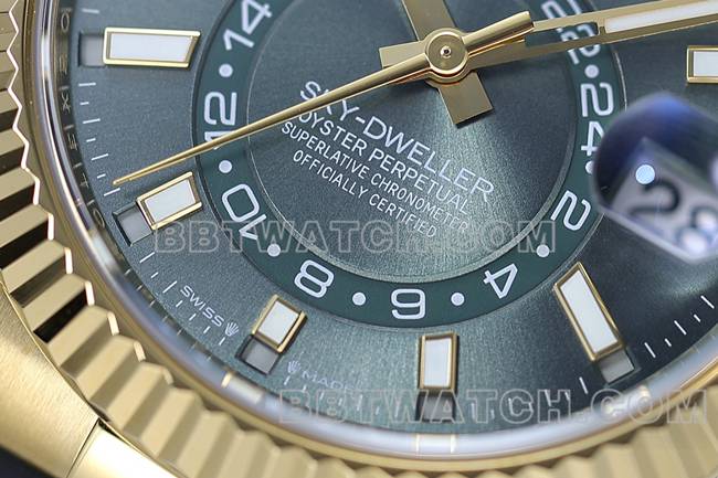 最优复刻手表ZF厂纵航者劳力士黑盘9002机械橡胶表带正面实拍图