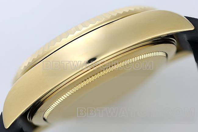 最优复刻手表ZF厂纵航者劳力士黑盘9002机械橡胶表带侧面实拍图