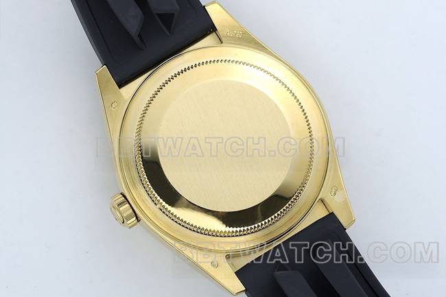 最优复刻手表ZF厂纵航者劳力士黑盘9002机械橡胶表带背面实拍图