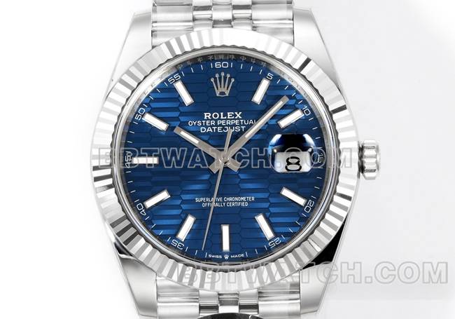 顶级复刻手表日志JF厂劳力士蓝盘坑纹3235机械41毫米正面实拍图