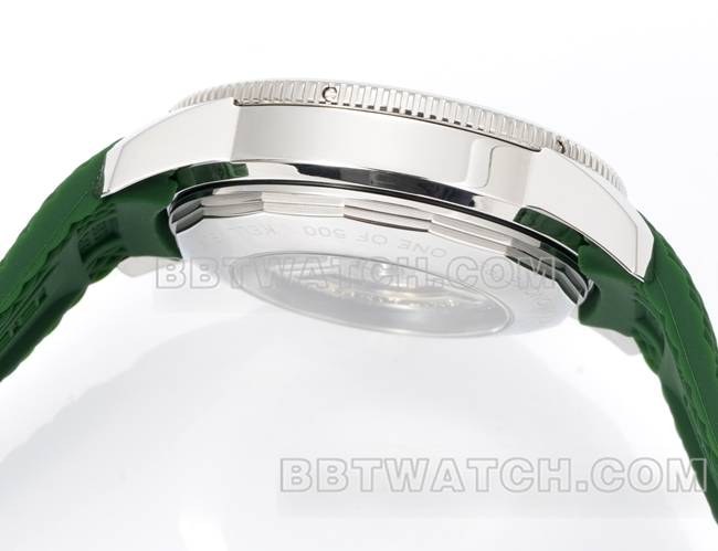 最佳复刻手表超级海洋文化BLS厂百年灵绿盘橡胶表带侧面实拍图
