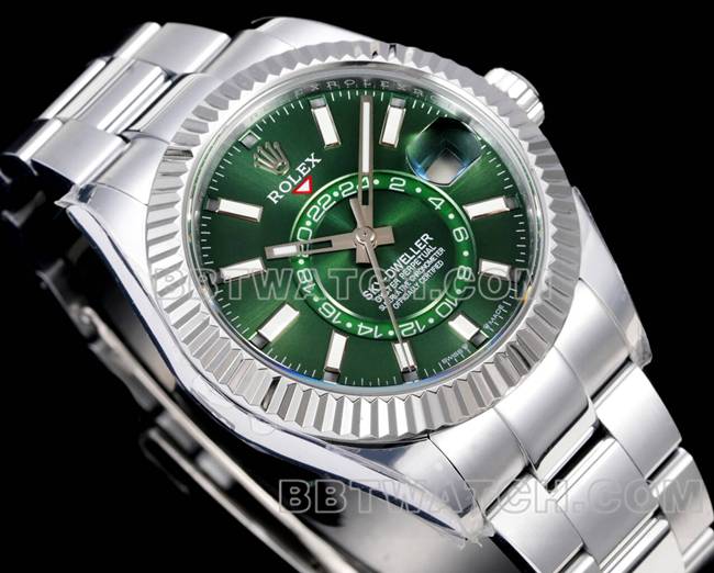 最优复刻手表AR+厂纵航者劳力士绿盘机械钢表带正面实拍图