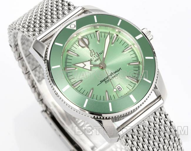 最佳复刻BLS厂超级海洋文化百年灵浅绿盘钢表带正面实拍图