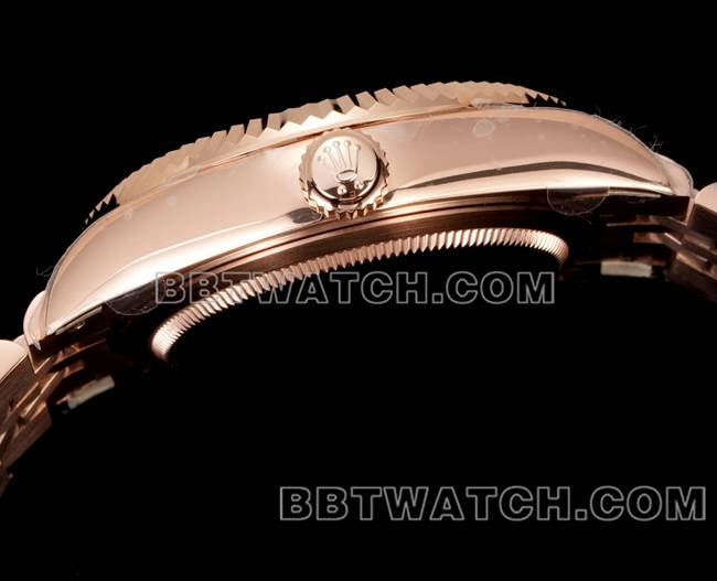 最佳复刻手表AR+厂纵航者劳力士蓝盘机械玫瑰金钢表带侧面实拍图